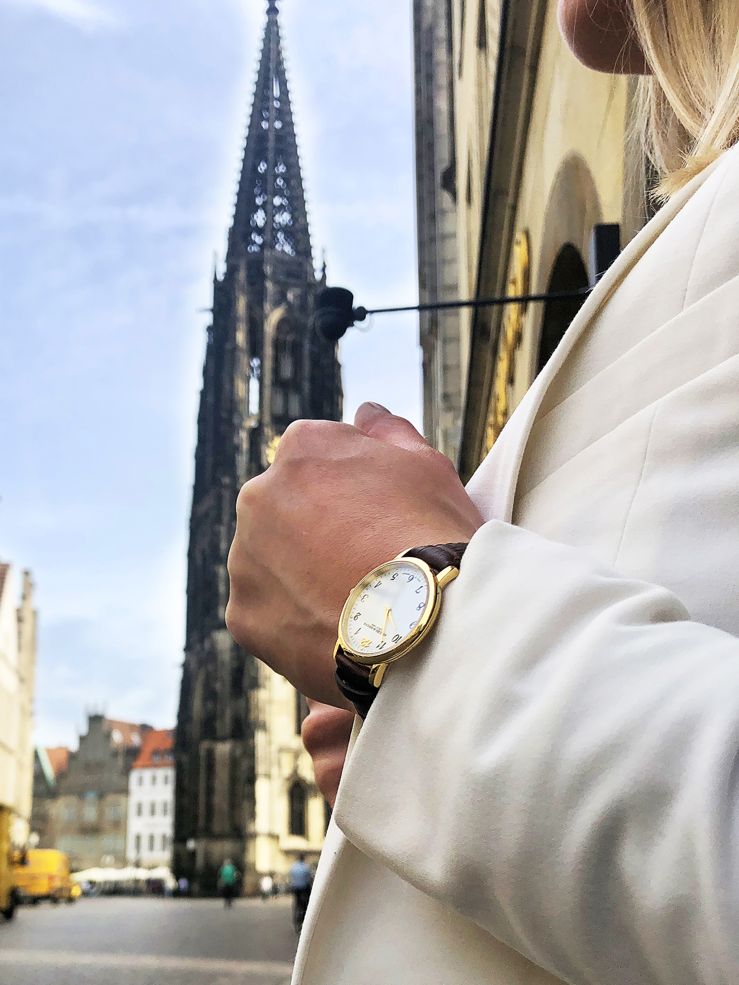 Edelstahlgehäuse Lederband 3 bar wasserdicht Saphirglas Quarz-Werk