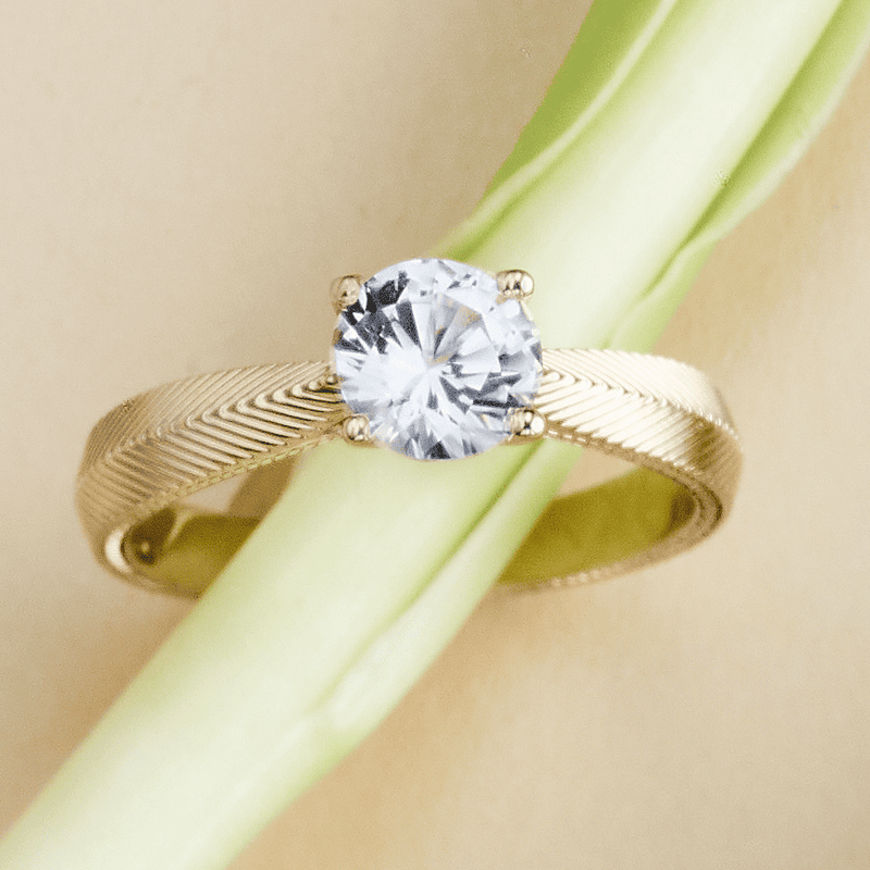 Damenring 585/- Gelbgold Saphir weiß